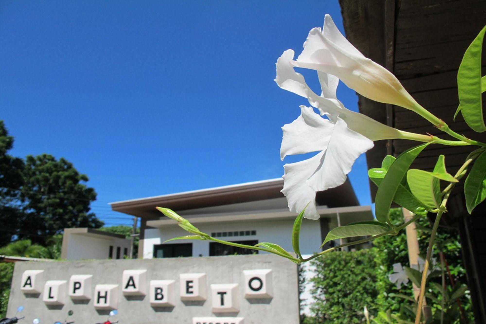 Alphabeto Resort Nai Harn Exterior foto